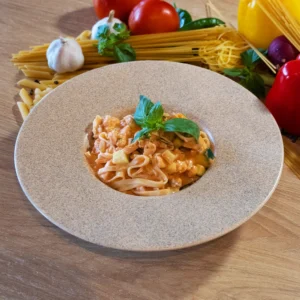 TAGLIATELLE CU SOMON ȘI ZUCCHINI